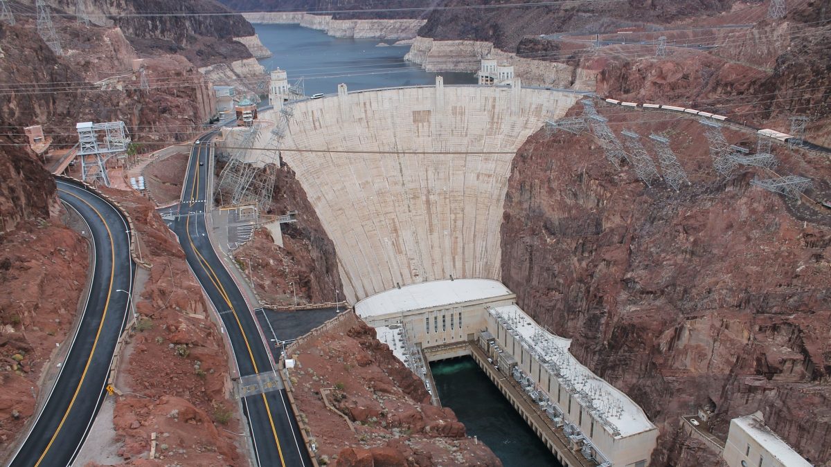 El Gobierno se queda, de momento, sin construir su central hidroeléctrica de gestión pública