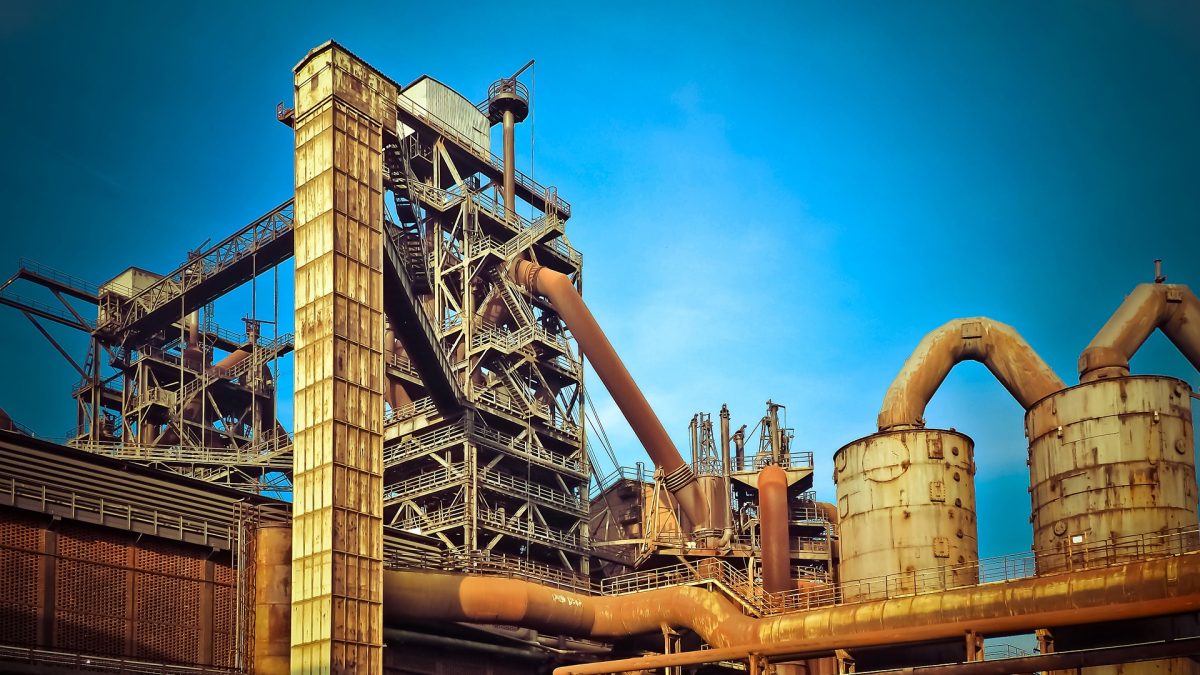 La factura eléctrica para un electrointensivo en España es 2,8 veces más alta que en Francia