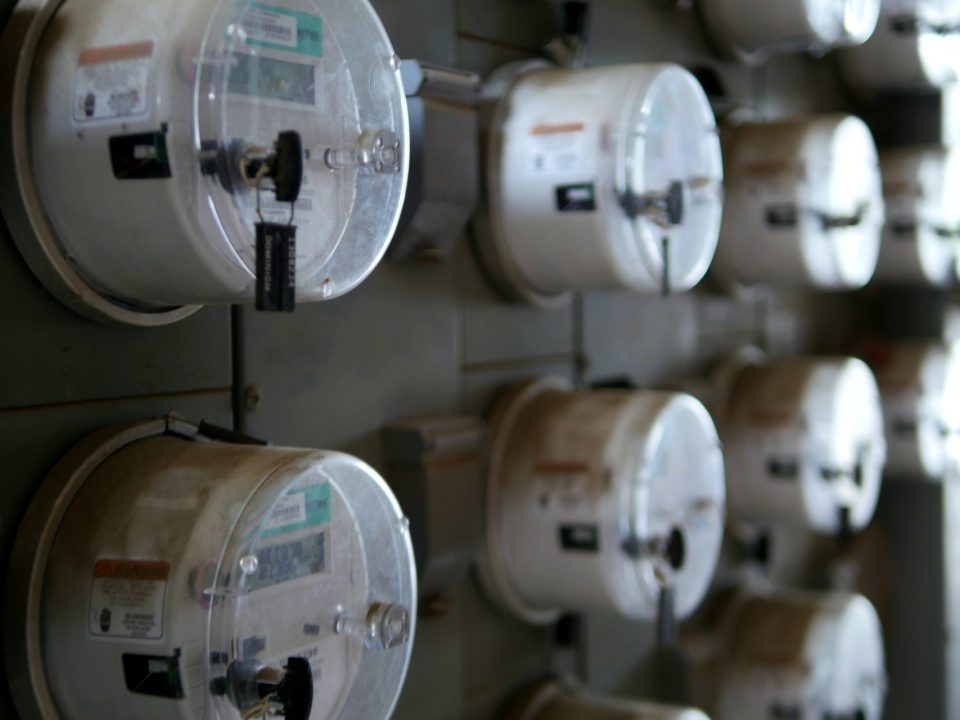 Schneider Electric anuncia un nuevo contador de energía multicircuito de alta densidad