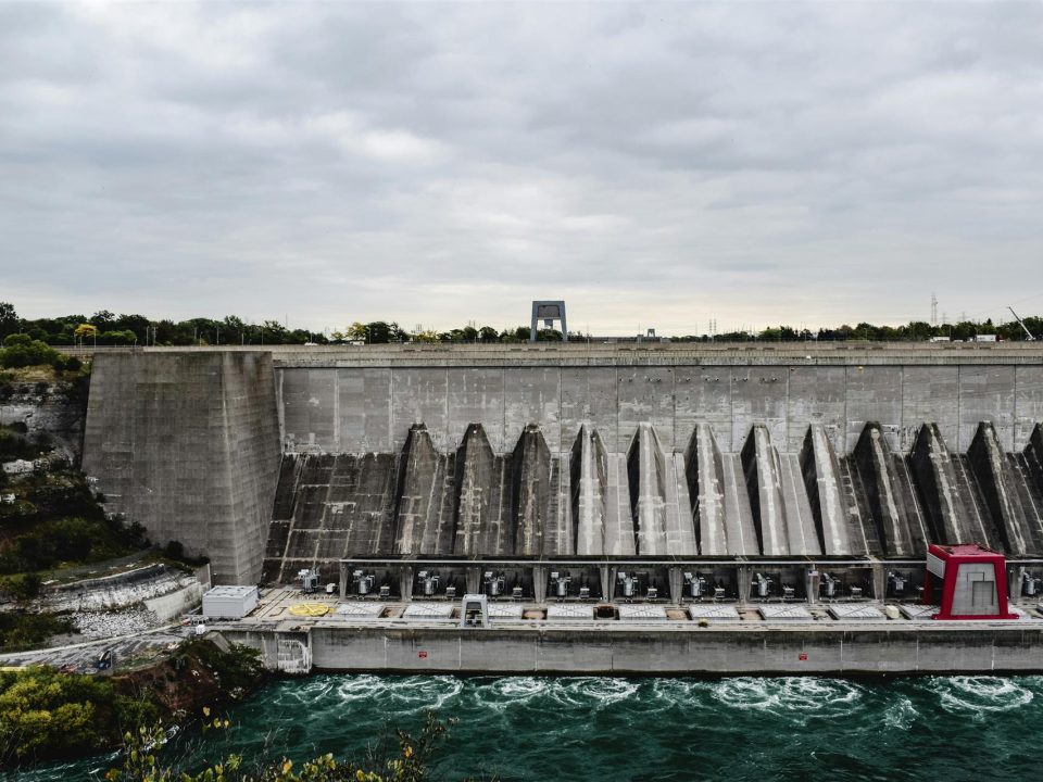 Una hidroeléctrica de récord llena sus embalses a un ritmo endiablado y ayudará a alargar los precios bajos de la electricidad durante el año