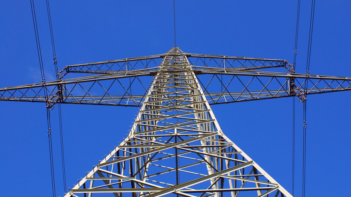 Europa se enfrenta a una carrera contra el tiempo: faltan redes eléctricas para lograr la neutralidad climática en 2050